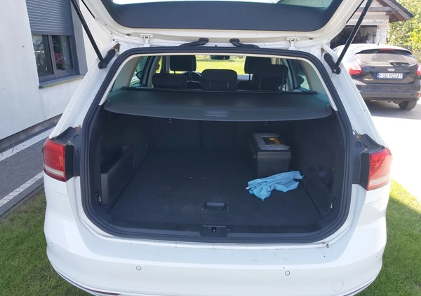 Volkswagen Passat cena 60900 przebieg: 172000, rok produkcji 2015 z Drezdenko małe 154